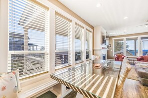 Interior - Coastal Oasis Near the Beach and Town with Private Hot Tub Fast WiFi and Ocean Views (Lincoln City)