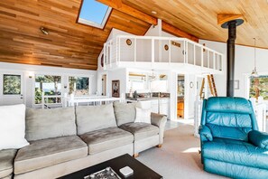TV, DVD player, table football, offices - Dog friendly oceanfront home with views fireplace hot tub and washer dryer (Lincoln City)