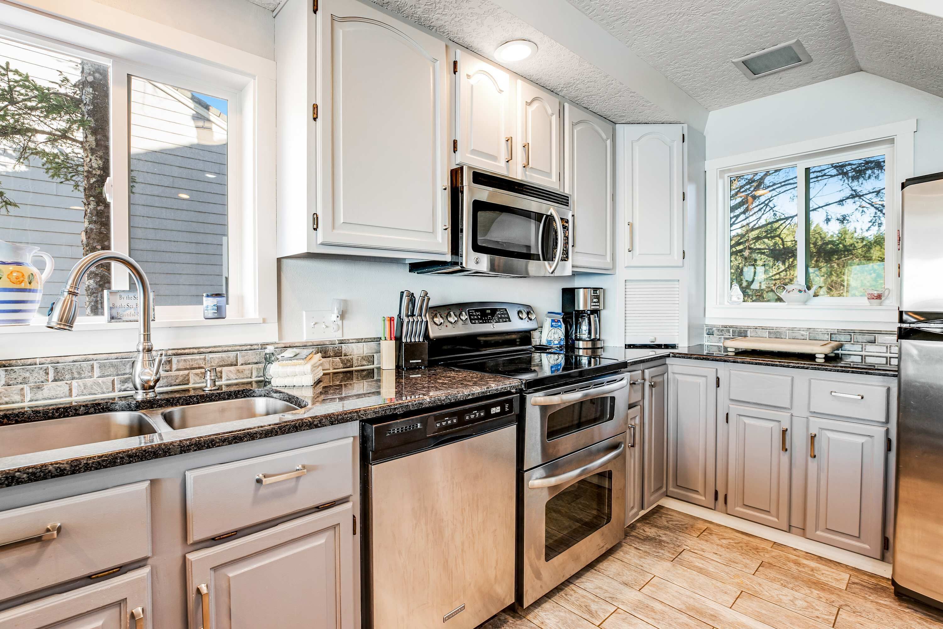 冰箱、微波炉、烤箱、炉灶