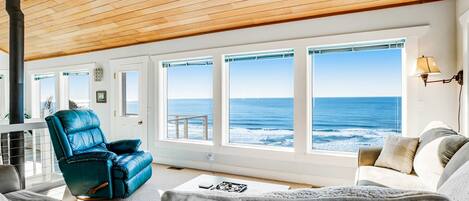 Fernseher, DVD-Player, Tischfußball, Arbeitsbereiche