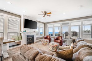 TV, fireplace - Gorgeous Ocean View Home with Private Hot Tub Fast WiFi Gas Fireplaces and with D (Lincoln City)