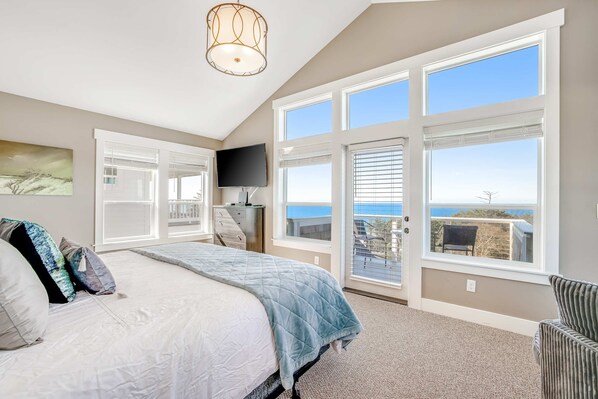3 bedrooms, iron/ironing board, travel cot, WiFi - Gorgeous Ocean View Home with Private Hot Tub Fast WiFi Gas Fireplaces and with D (Lincoln City)