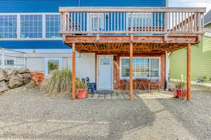 Exterior - Ground-floor condo 1 block from the beach with private patio - dog-friendly (Lincoln City)