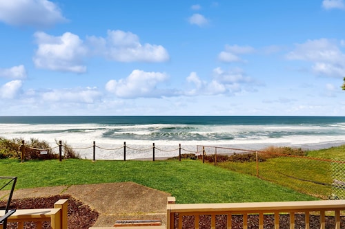 Oceanfront dog friendly home with 180 degree view deck and great location