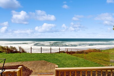 Oceanfront dog friendly home with 180 degree view deck and great location