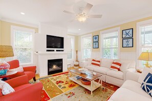 TV, fireplace, offices - Romantic Oregon Coast Escape with Porch, Fireplace & Garden Charm (Lincoln City)