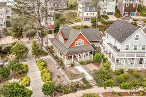 Exterior - Romantic Oregon Coast Escape with Porch, Fireplace & Garden Charm (Lincoln City)