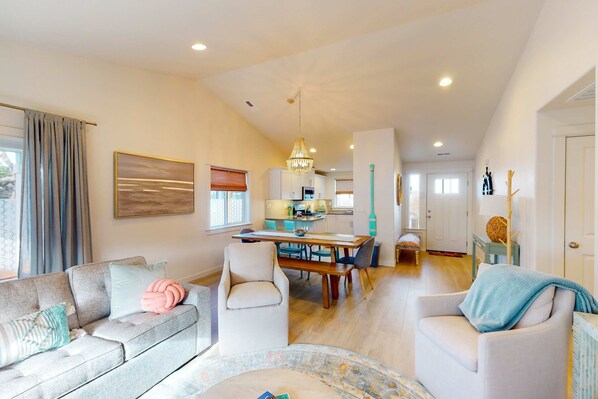 TV, fireplace - Dog friendly home near the ocean with private patio fireplace and central AC (Lincoln City)