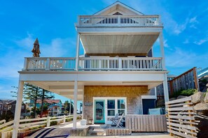 Exterior - Discover Coastal Bliss Your Perfect Retreat Awaits in Lincoln City (Lincoln City)