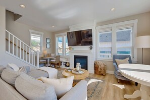 TV, fireplace - Discover Coastal Bliss Your Perfect Retreat Awaits in Lincoln City (Lincoln City)