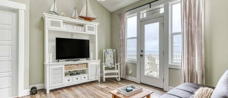 Televisión y chimenea