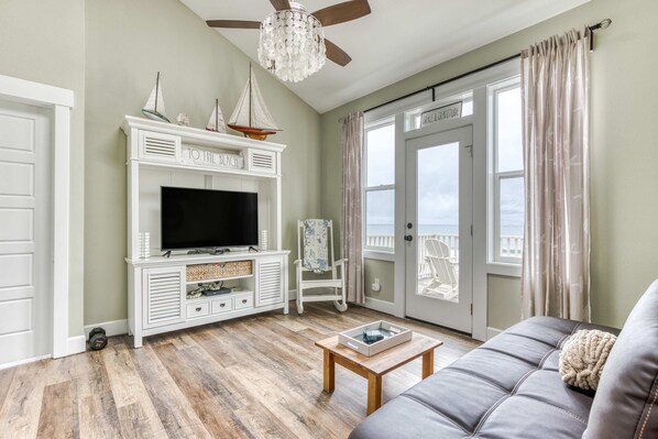 TV, fireplace - Ocean view home with hot tub game room furnished deck and fireplaces (Lincoln City)