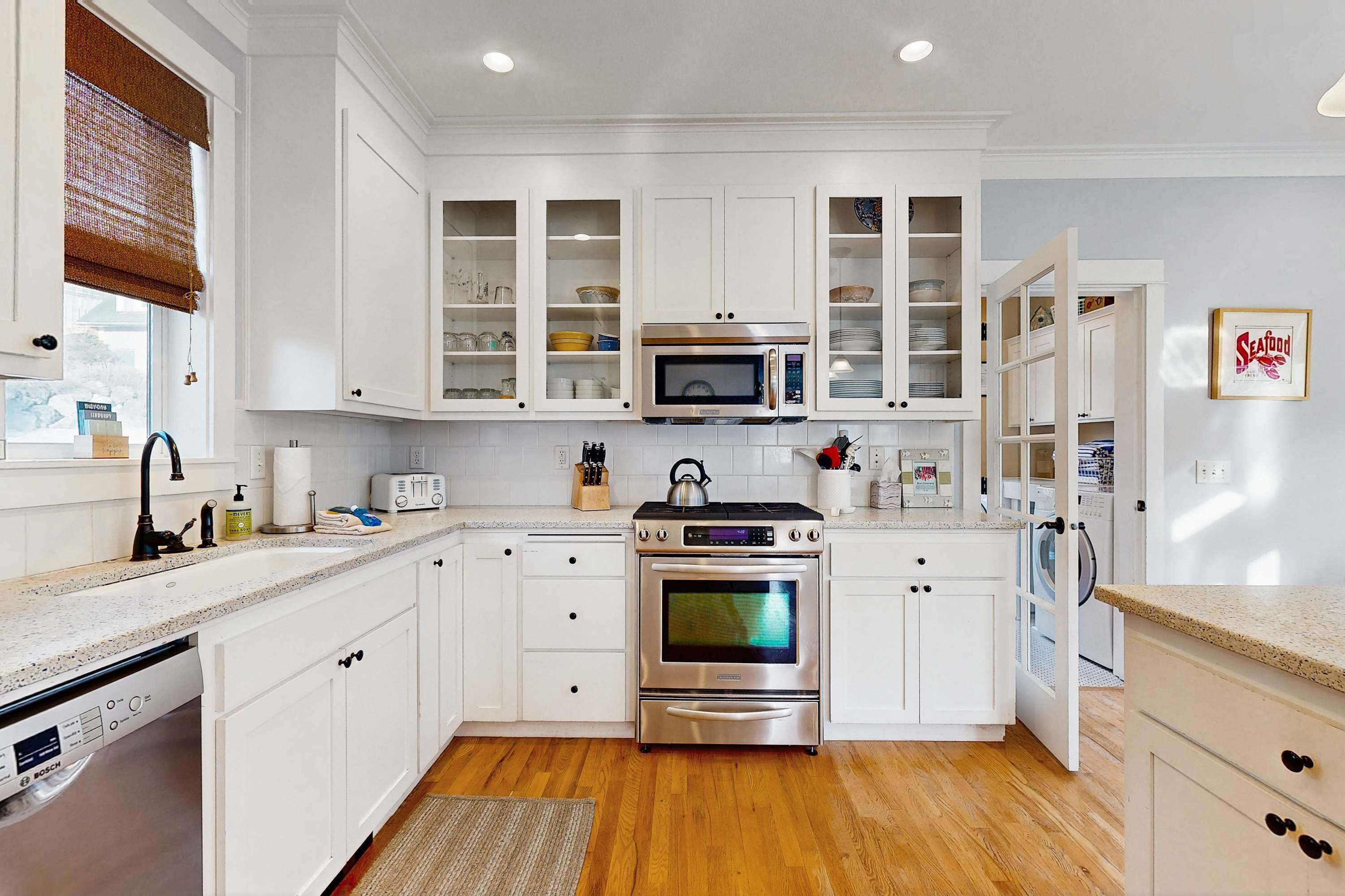 冰箱、微波炉、烤箱、炉灶