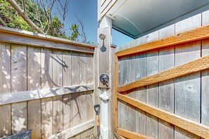 Property grounds - Gorgeous ocean view home with hot tub game room steps to beach (Lincoln City)