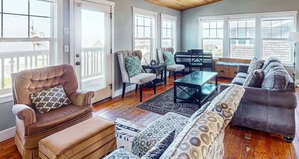 Gorgeous ocean view home with hot tub game room steps to beach