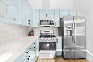 Fridge, microwave, oven, stovetop - Modern Lincoln City loft near Siletz Bay, Taft Beach, and D River (Lincoln City)