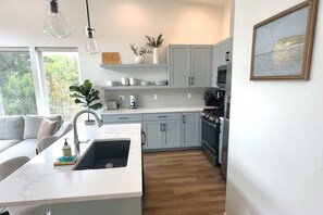 Private kitchen - Bright, modern condo with balcony and WiFi, walking distance to ocean and town (Lincoln City)