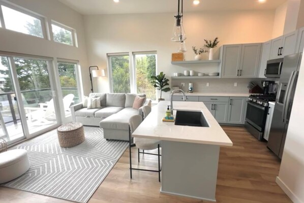 Interior - Bright, modern condo with balcony and WiFi, walking distance to ocean and town (Lincoln City)