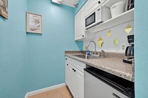 Comfort Studio, Balcony, Ocean View | Private kitchen | Fridge, microwave