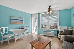 Living area - Fountain Beach Resort (Daytona Beach)