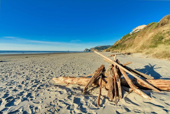 Beach nearby - Beautiful home with peek a boo beach views patio with hot tub and firepit WiFi (Lincoln City)