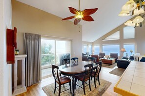 Dining - Beautiful home on the ocean with beach views deck bbq WiFi and streaming (Lincoln City)