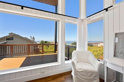 Spacious home with ocean view enclosed yard fireplace hut tub washer and dryer