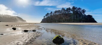 Cozy Coastal Cottage with Walkable Beach & Golf Access | Dog-Friendly