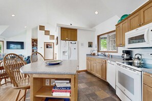 Coffee/tea maker, fridge, microwave, oven - Dog Friendly Home with Private Hot Tub and Views of Proposal Rock and the Ocean (Neskowin)