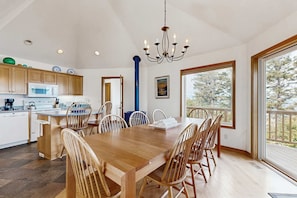Dining - Dog Friendly Home with Private Hot Tub and Views of Proposal Rock and the Ocean (Neskowin)