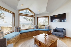 TV, fireplace, DVD player - Dog Friendly Home with Private Hot Tub and Views of Proposal Rock and the Ocean (Neskowin)