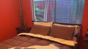 Bureau, fer et planche Ă repasser, lit parapluie, Wi-Fi