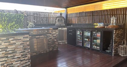 Luxury Retreat with Swim Spa, Outdoor Bar, 4 Bedrooms 2 Bathrooms!