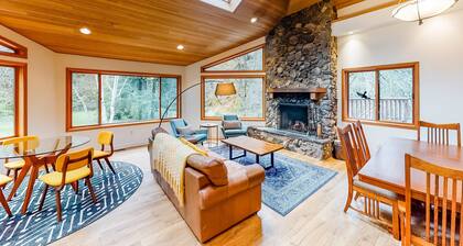 Luxury Riverfront Home with Several Acres Hot Tub and Swimming Holes Dogs OK