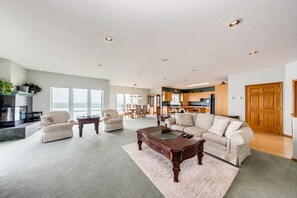 TV, fireplace, DVD player, offices - Dog Friendly Oceanfront House with Stunning Views Multi Level Deck and Fireplace (Cloverdale)