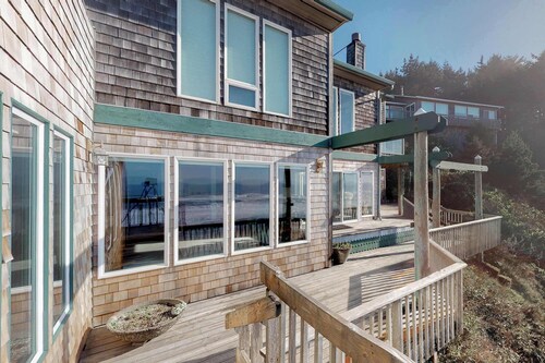 Dog Friendly Oceanfront House with Stunning Views Multi Level Deck and Fireplace