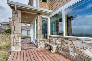 Exterior detail - Beachfront home with amazing ocean views entertainment space and balcony (Cloverdale)