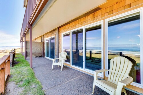Oceanfront Condo with Sweeping Views and Beach Access