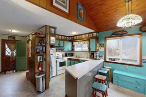 Fridge, microwave, oven, stovetop - Two Blocks to Beach Vintage House with Tranquil Garden (Neskowin)