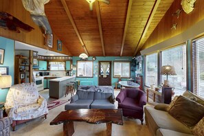 Fernseher, Kamin, DVD-Player, Arbeitsbereiche