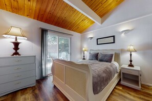 4 bedrooms, WiFi, bed sheets - Family Friendly Home with Hot Tub Ocean View and Entertainment Near Beach (Neskowin)