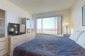 2 bedrooms, desk, WiFi, bed sheets
