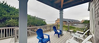 Expansive Beach Retreat 2 Decks and Balcony Corner Lot 50 to Ocean