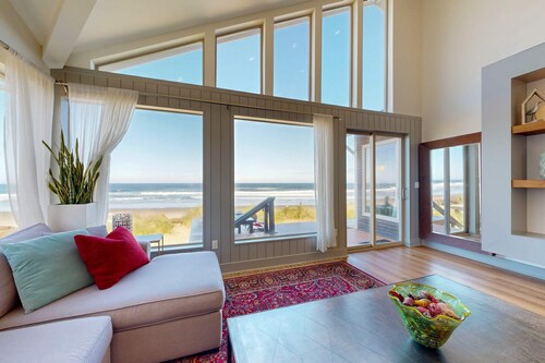 New oceanfront home with hot tub views A C and beach access 2 dogs OK