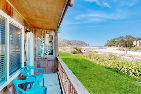 Property grounds - Creekfront Condo with Private Patio Beach Access Shared with D Gas Grill and Views (Neskowin)