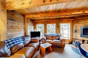 TV, fireplace, offices