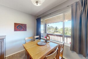 Dining - Third floor beachfront condo with a balcony full kitchen and ocean views (Neskowin)