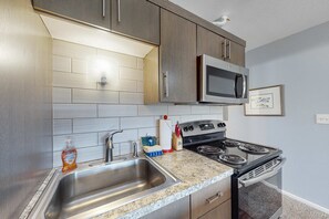 Fridge, microwave, oven, stovetop - Third floor beachfront condo with a balcony full kitchen and ocean views (Neskowin)