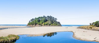 Proposal Rock Charmer Condo in Neskowin with creekside and ocean views