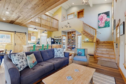 Newly constructed home with firepit and large deck walk to the beach and golf